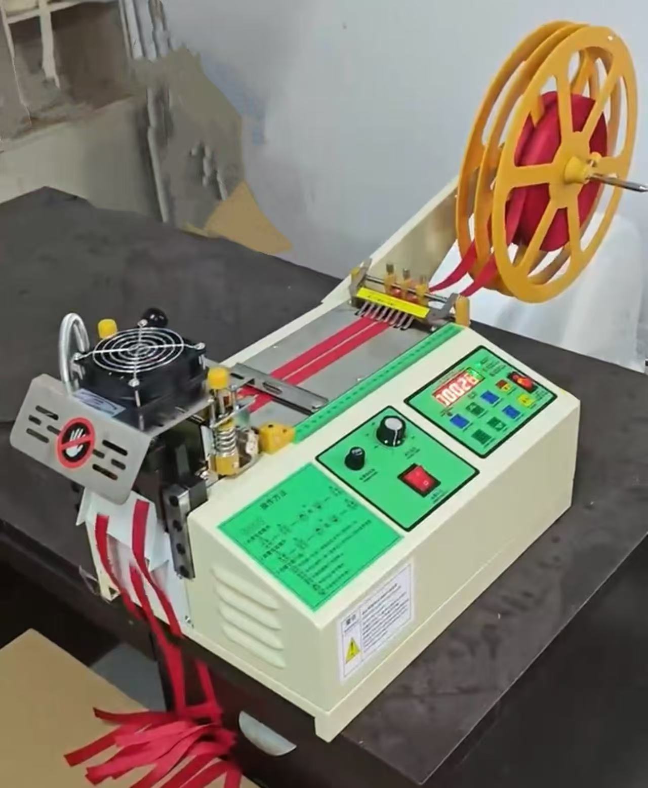 Automatic Hook and Loop Belt Cutting Machine for Cutting Both Ends of Tape Into Arcs